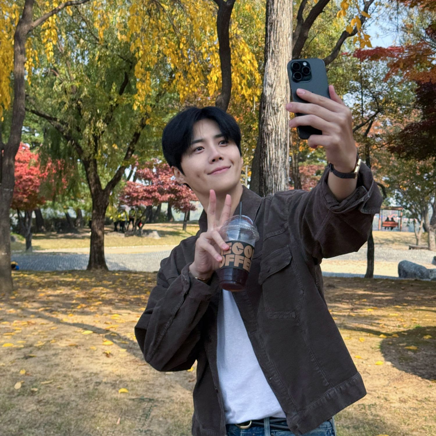 Behind-the-scenes cut of Kim Seonho