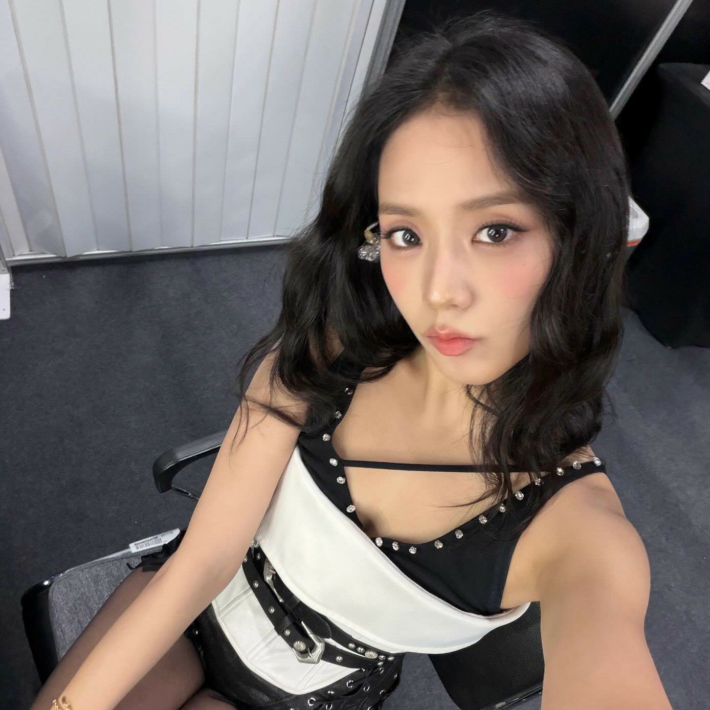 Latest photo of Jisoo (1995)