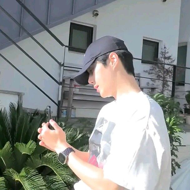 Recent activity shot of Kim Seonho