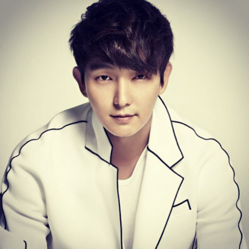A moment captured by a fan of Lee Joongi