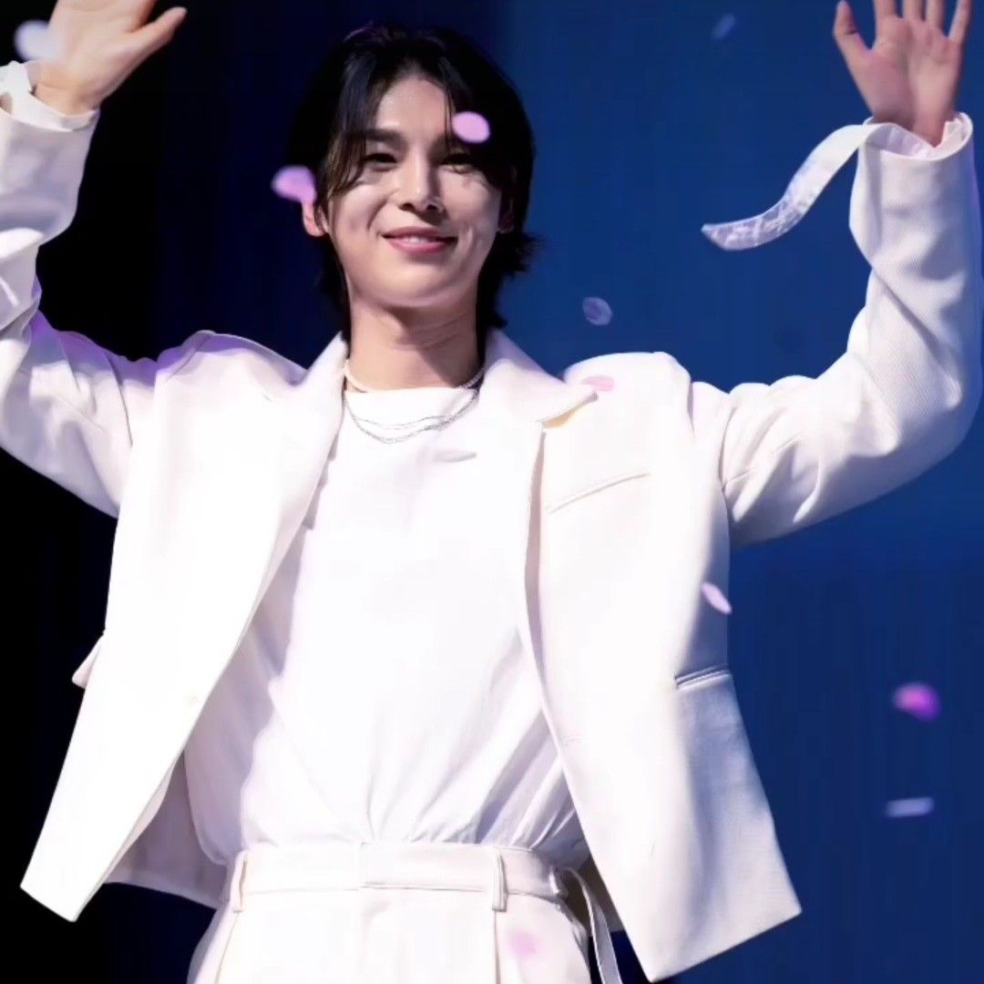 A moment captured by a fan of Kim Junsu (1991)