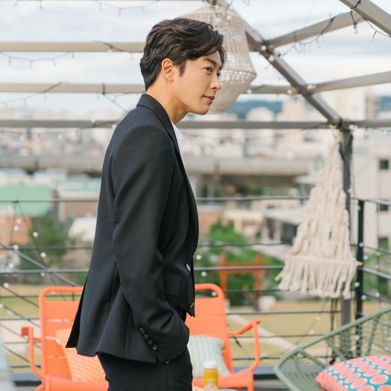 Behind-the-scenes cut of Kim Jaewook