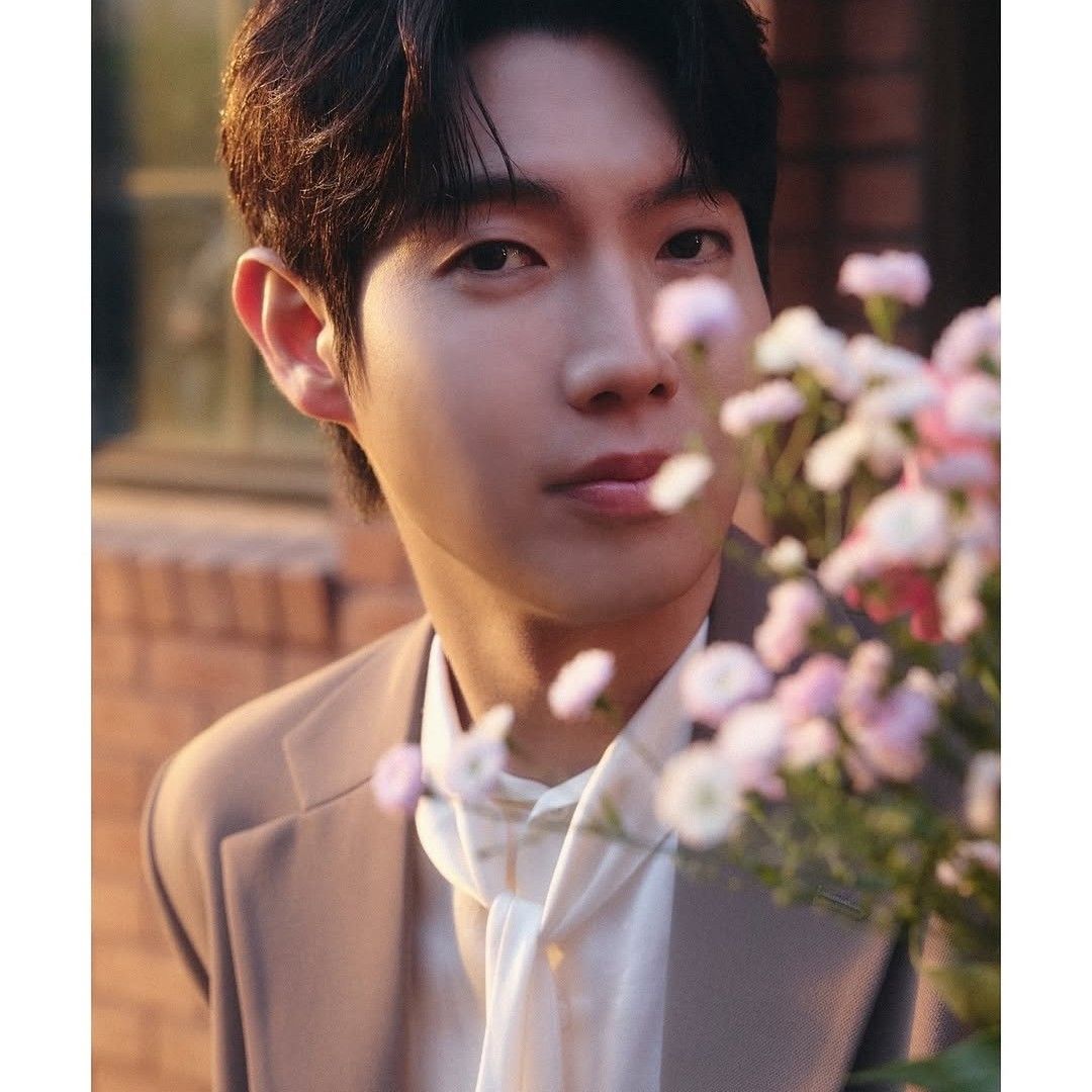 A moment captured by a fan of Son Taejin