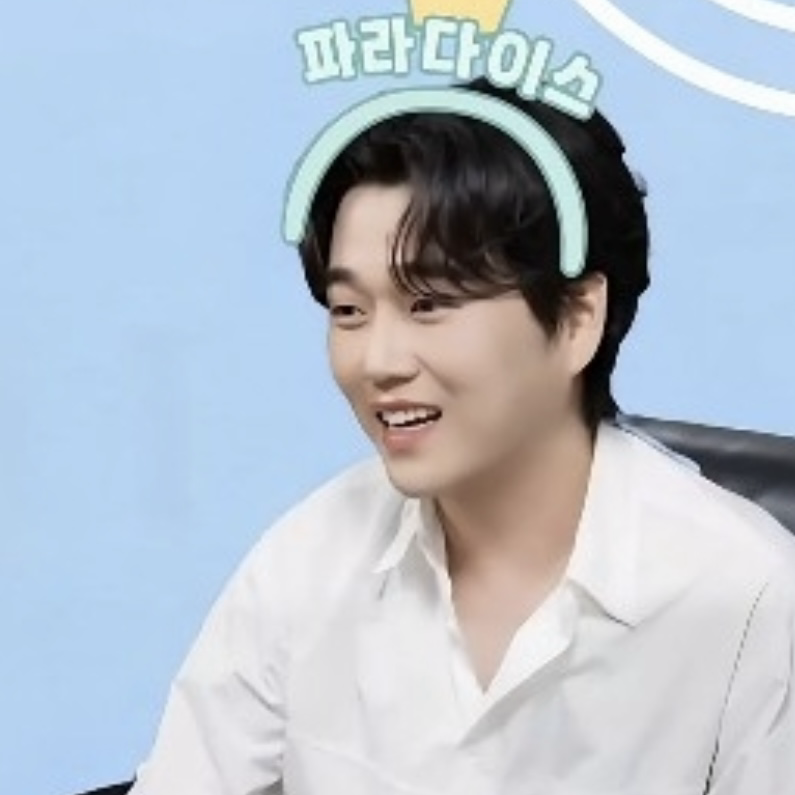 Behind-the-scenes cut of Hwang Youngwoong