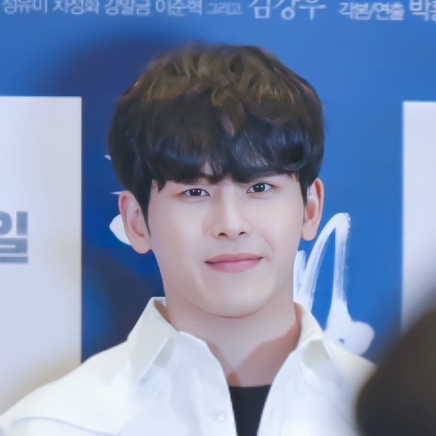 Behind-the-scenes cut of Hoya