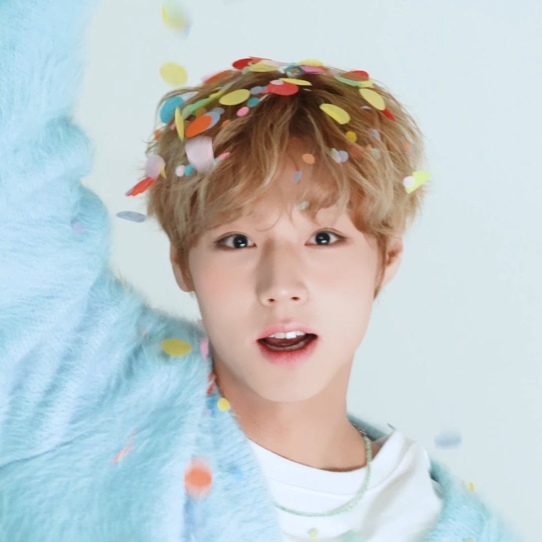 Foto terbaru dari Park Jihoon