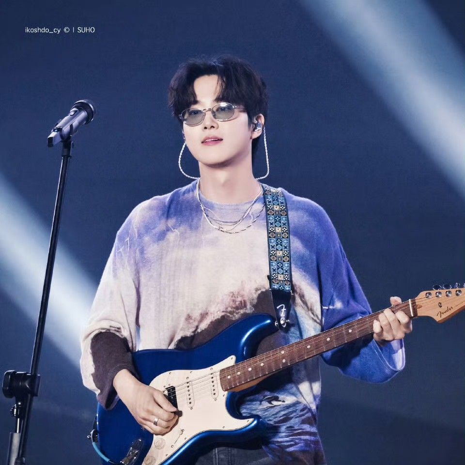 A moment captured by a fan of Suho