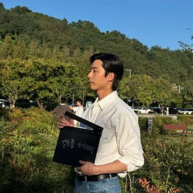 A moment captured by a fan of Park Seojoon