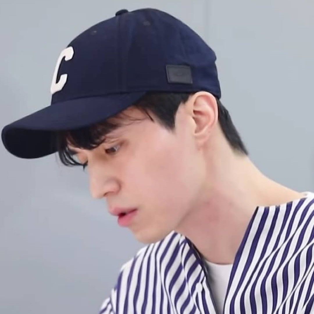 A moment captured by a fan of Lee Dongwook