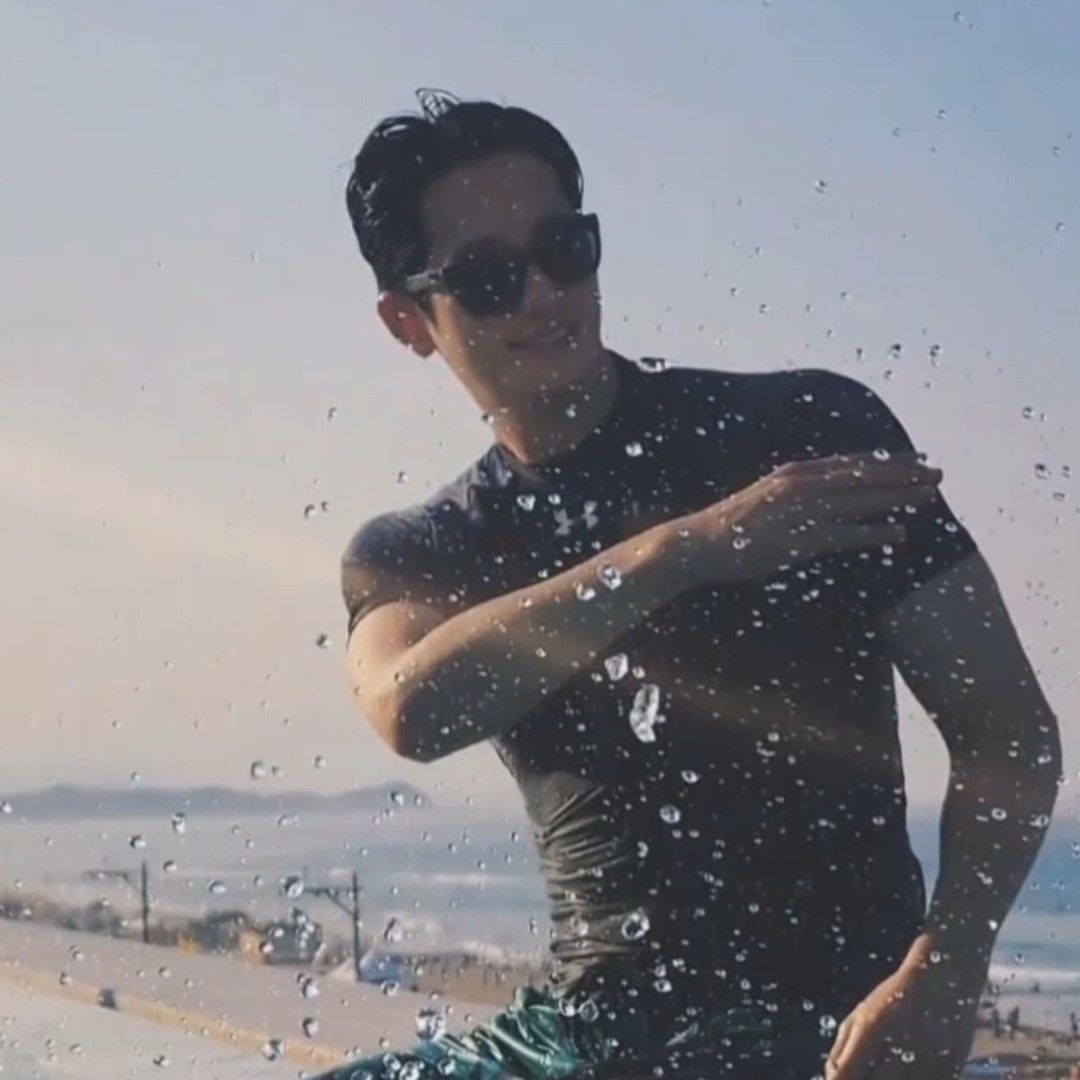 Behind-the-scenes cut of Park Sihoo