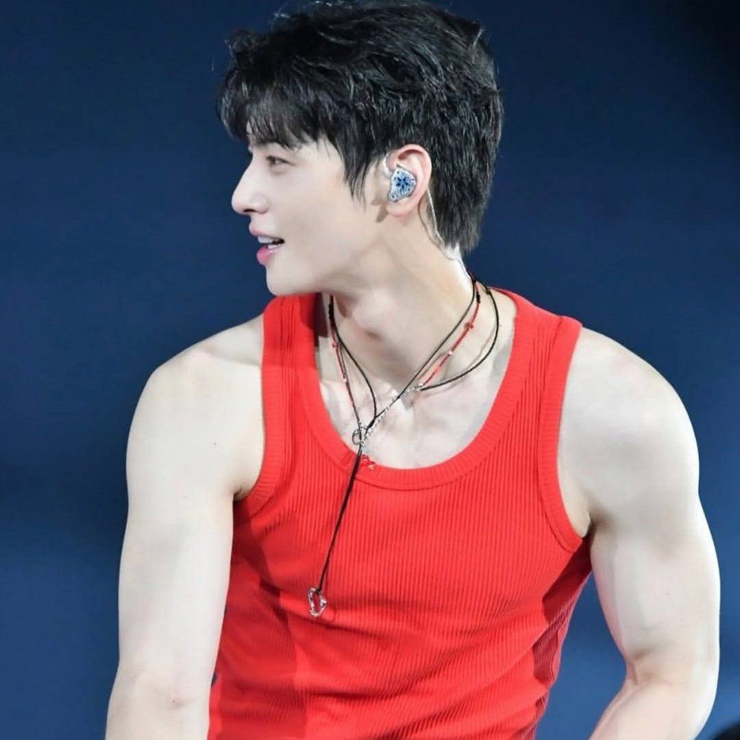 Latest photo of Cha Eunwoo