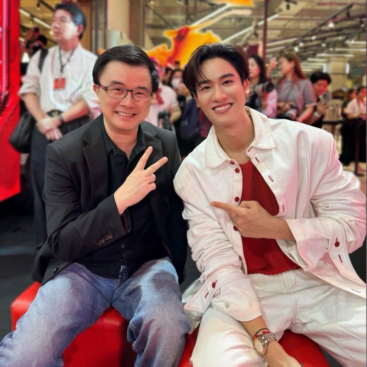 A moment captured by a fan of Tay Tawan Vihokratana