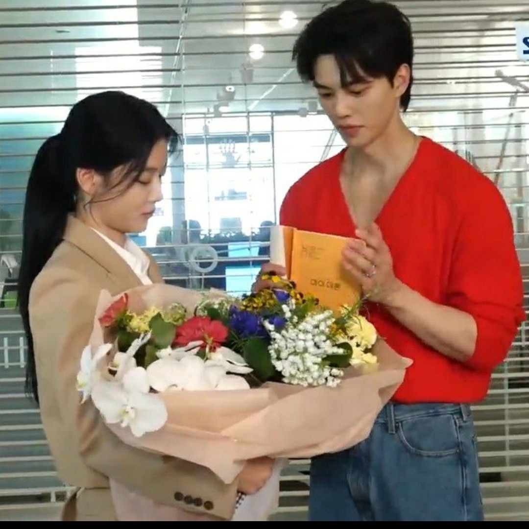 Behind-the-scenes cut of Kim Youjung
