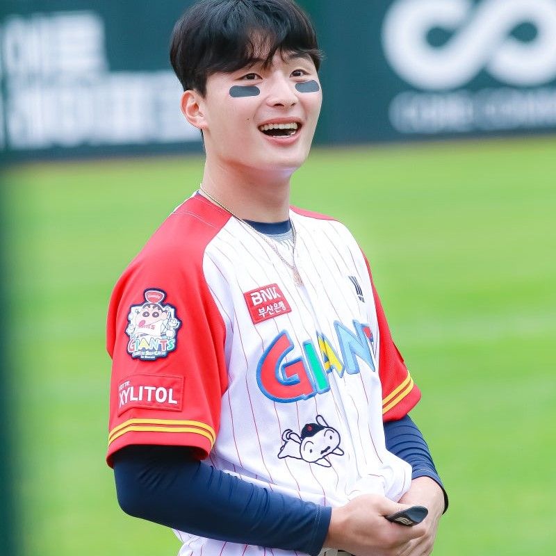 A moment captured by a fan of Yoon Donghee