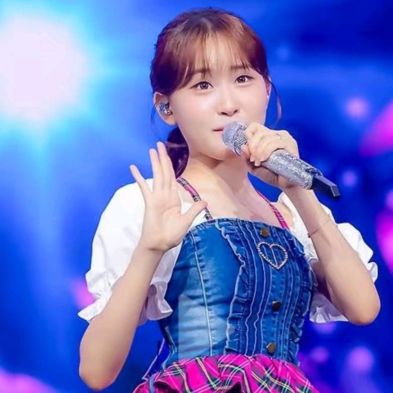 A moment captured by a fan of Kim Dahyun