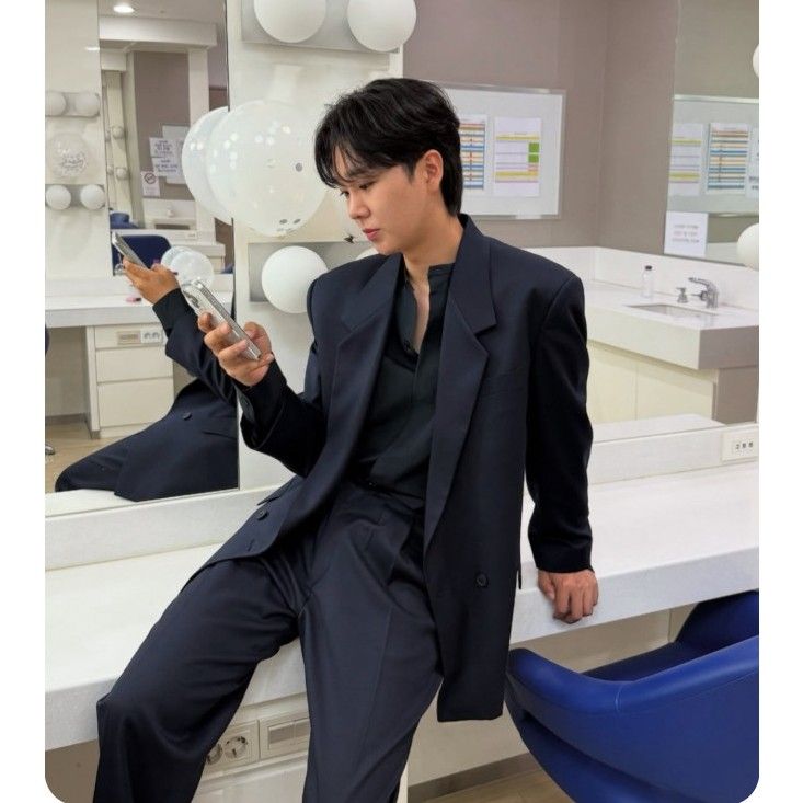 Song Minjun的最新照片