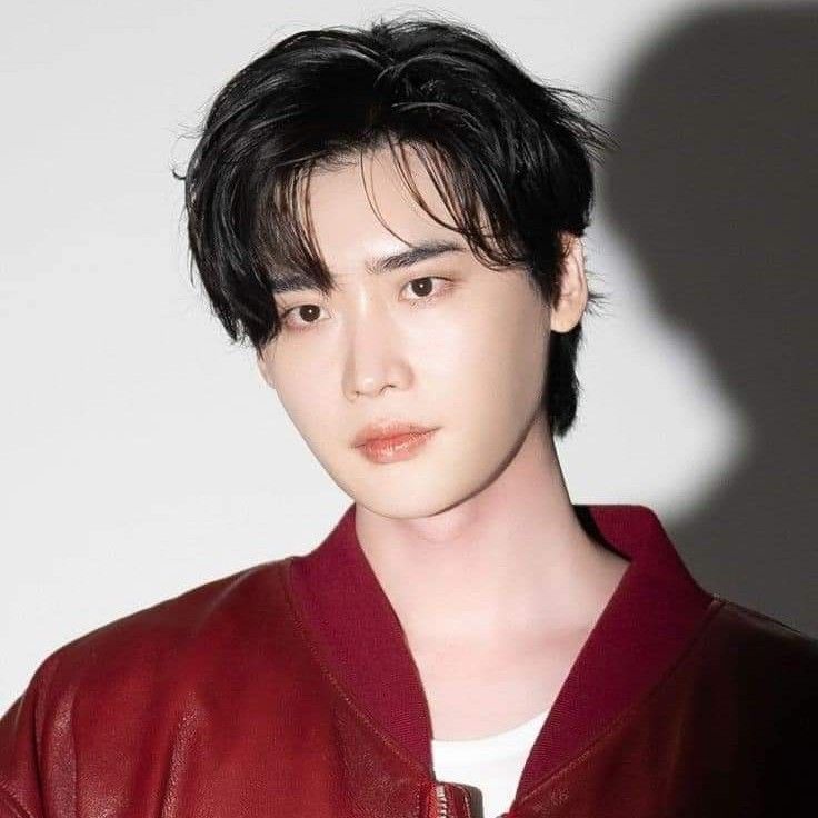 Recent activity shot of Lee Jongsuk