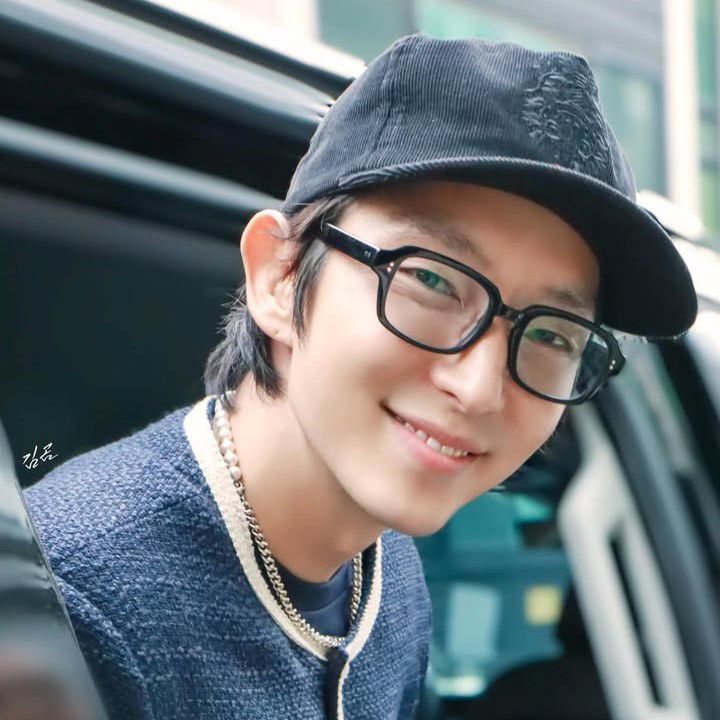 Behind-the-scenes cut of Lee Joongi
