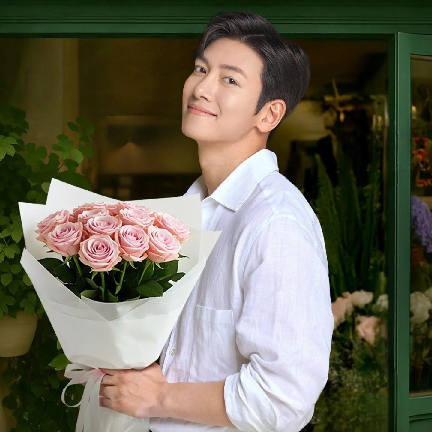 Behind-the-scenes cut of Ji Changwook