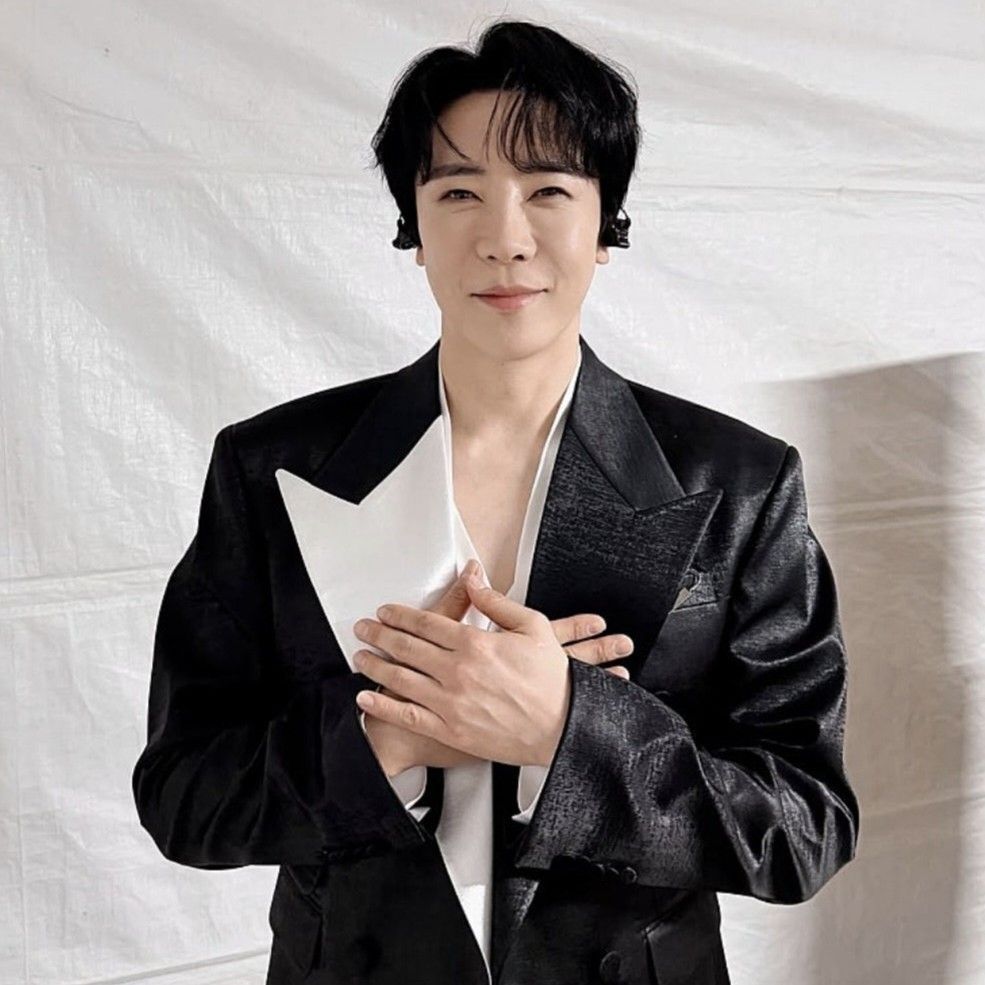 Behind-the-scenes cut of Enoch