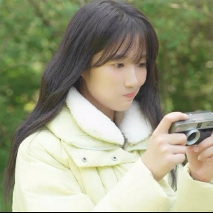 Recent activity shot of Kim Hyeyoon