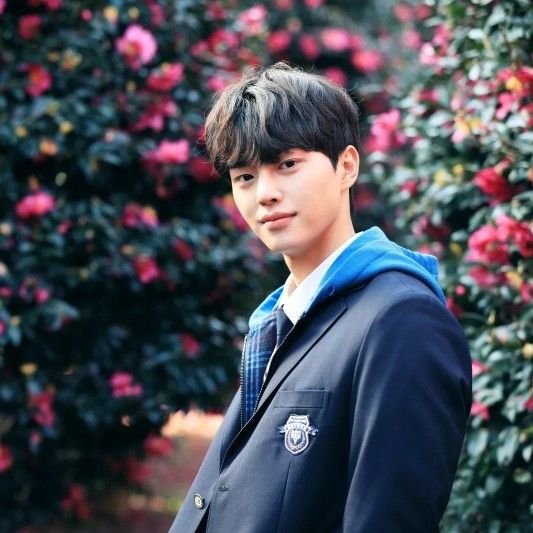 Latest photo of Song Kang