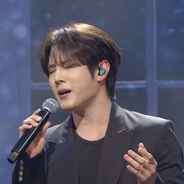 粉絲拍下的金俊賢瞬間