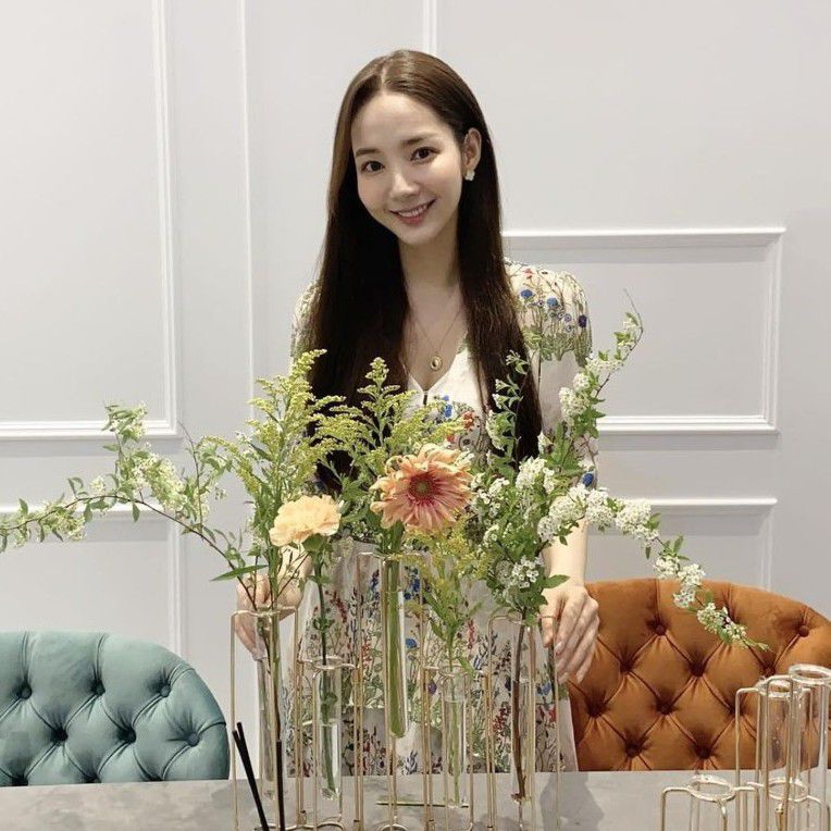 Behind-the-scenes cut of Park Minyoung