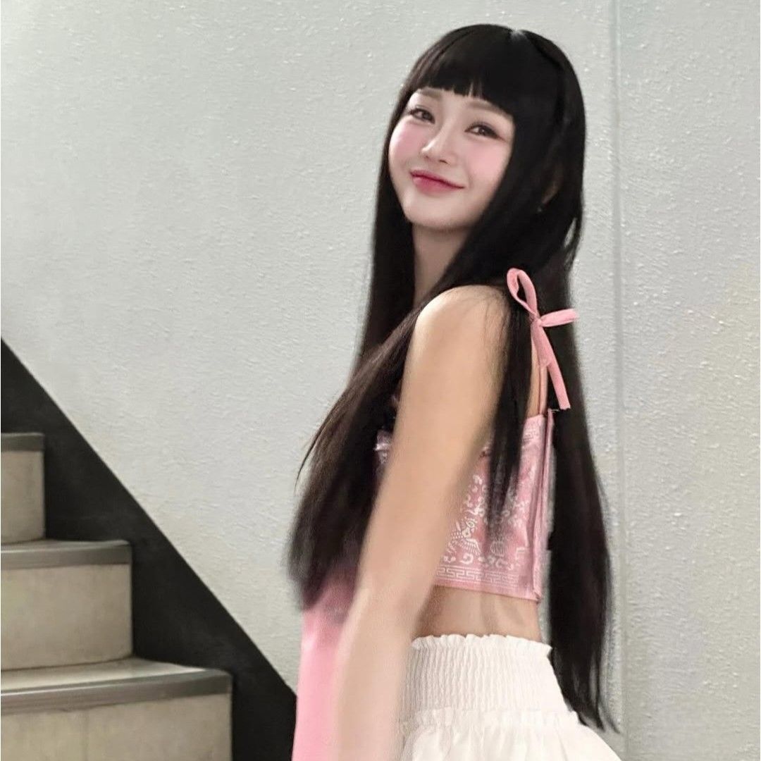 Behind-the-scenes cut of Hong Jiyoon
