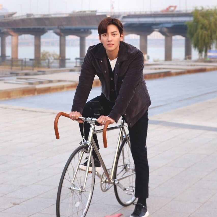 粉丝拍下的池昌旭瞬间