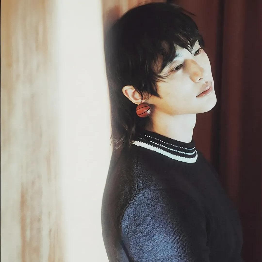 Behind-the-scenes cut of Byeon Wooseok