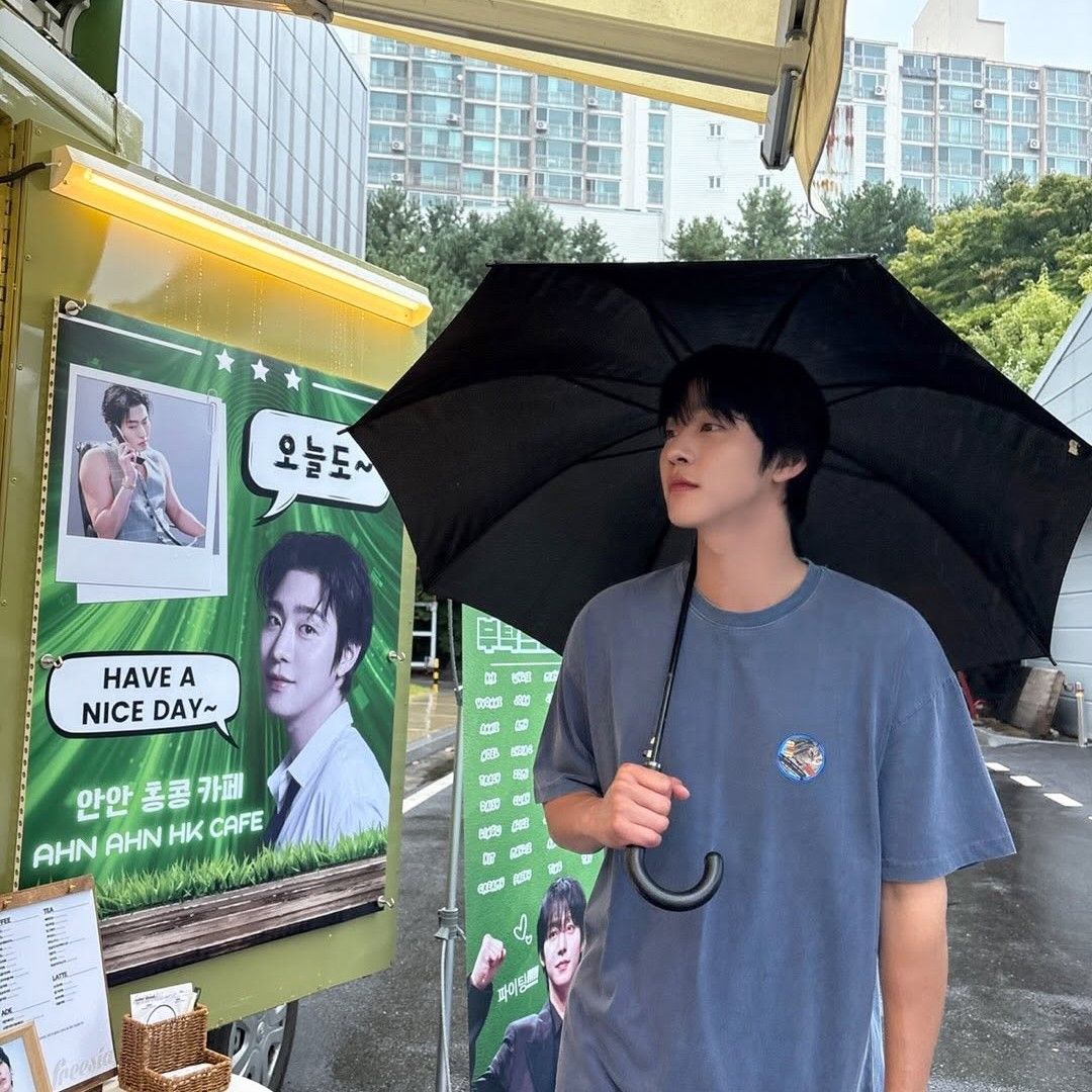 A moment captured by a fan of Ahn Hyoseop