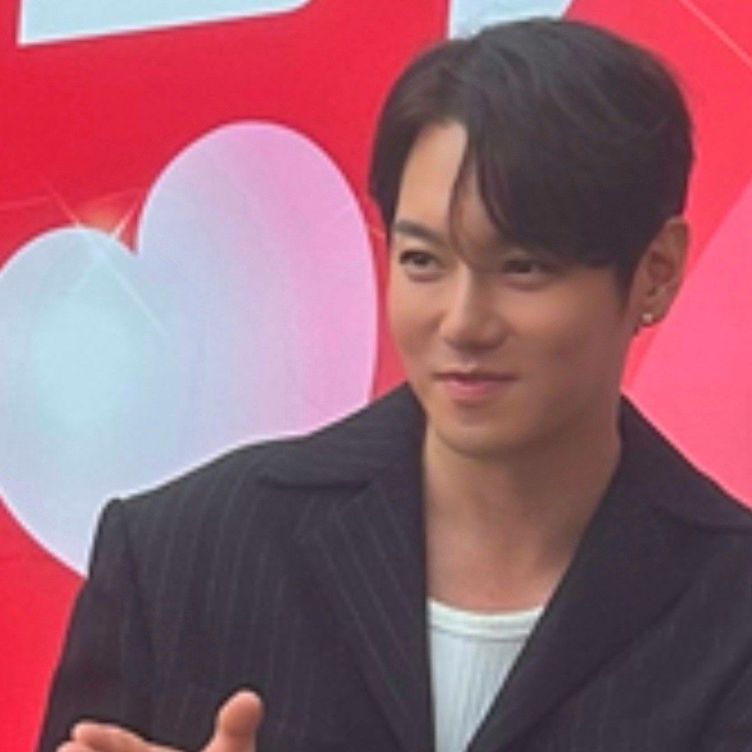 Behind-the-scenes cut of Hwanhee