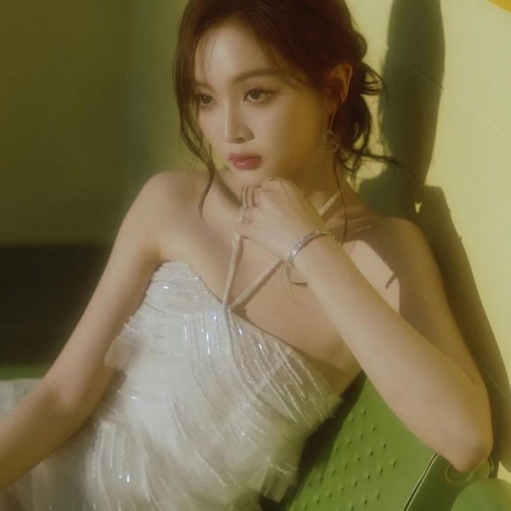 Behind-the-scenes cut of Wu Xuanyi