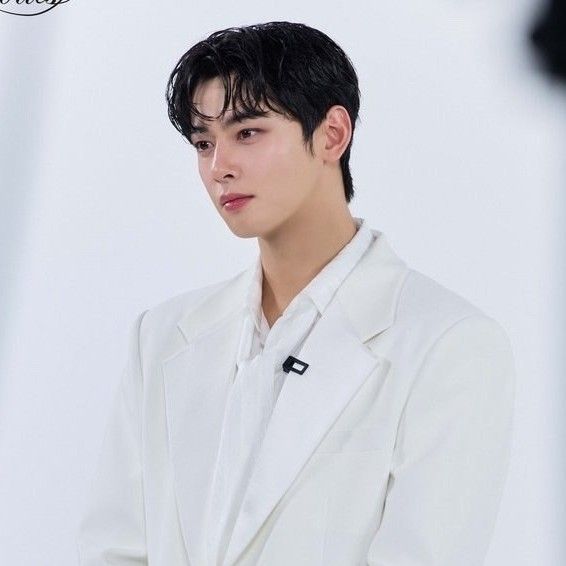 Foto terbaru dari Cha Eunwoo