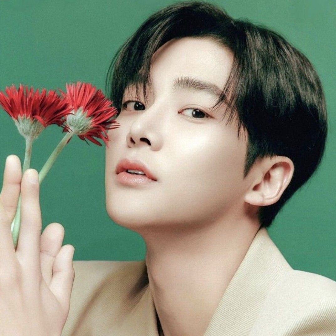 A moment captured by a fan of Rowoon