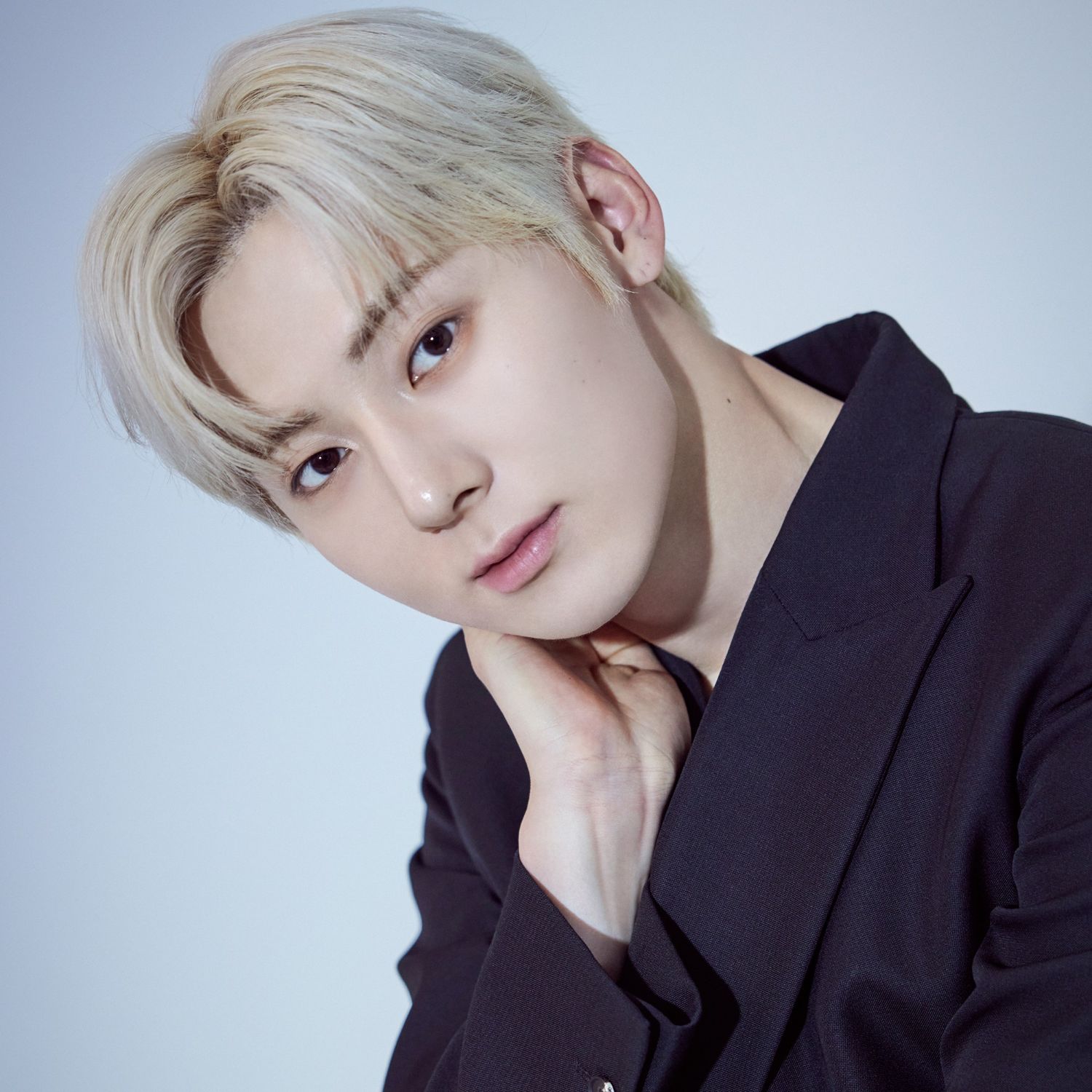 A moment captured by a fan of Hwang Minhyun