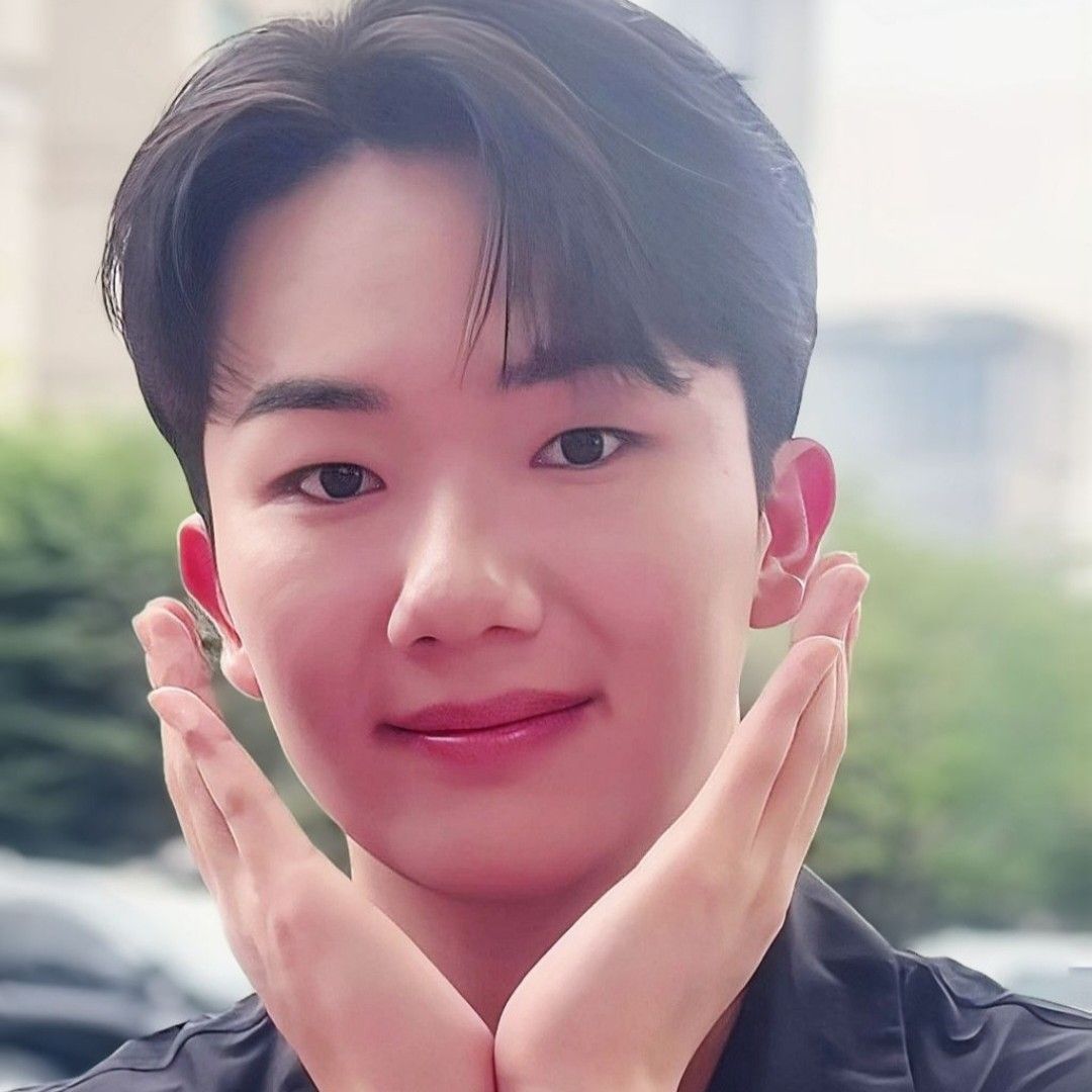 Behind-the-scenes cut of Nam Seungmin