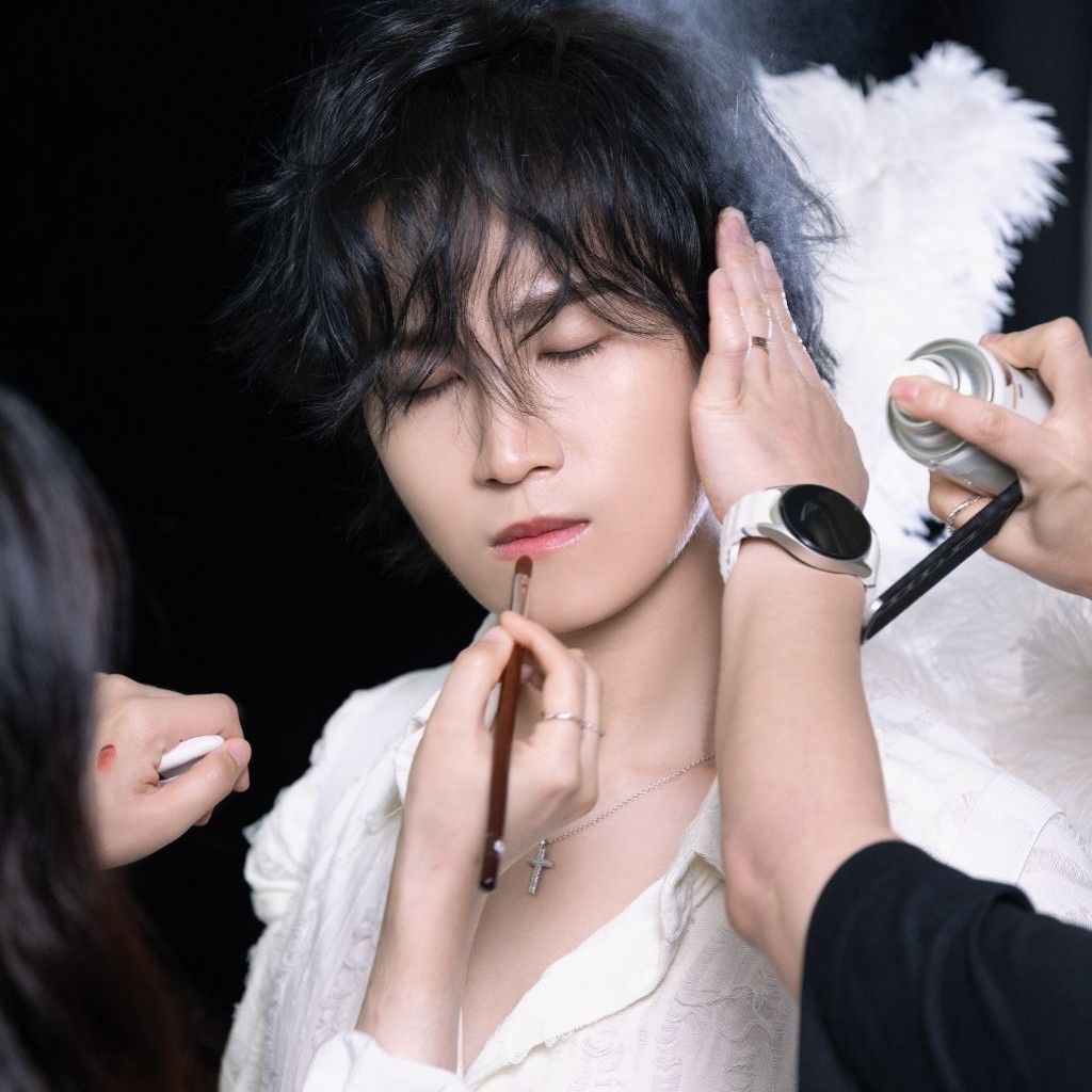 Behind-the-scenes cut of Kim Heejae