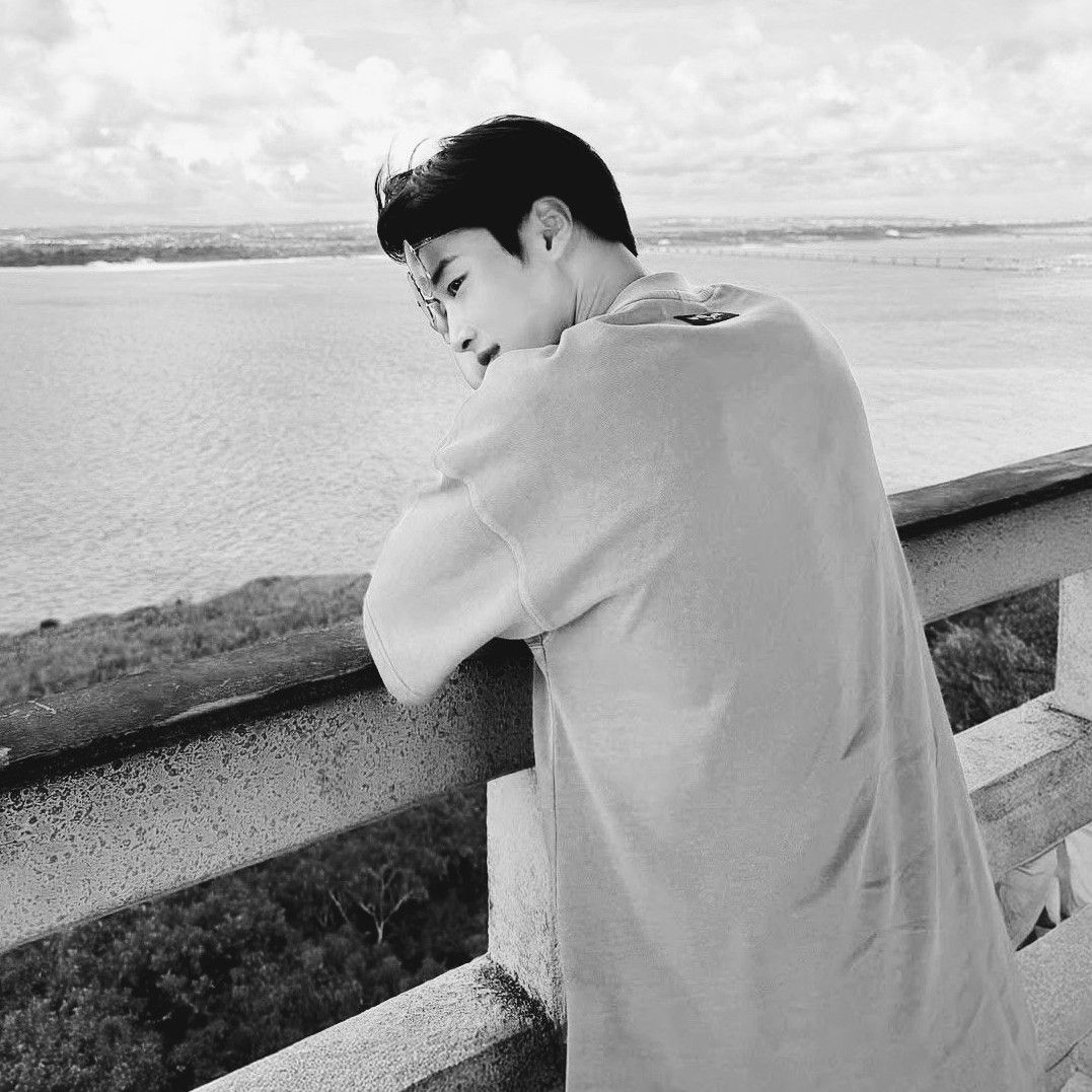 A moment captured by a fan of Woo Dohwan