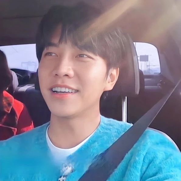 イ・スンギの最近の活動ショット