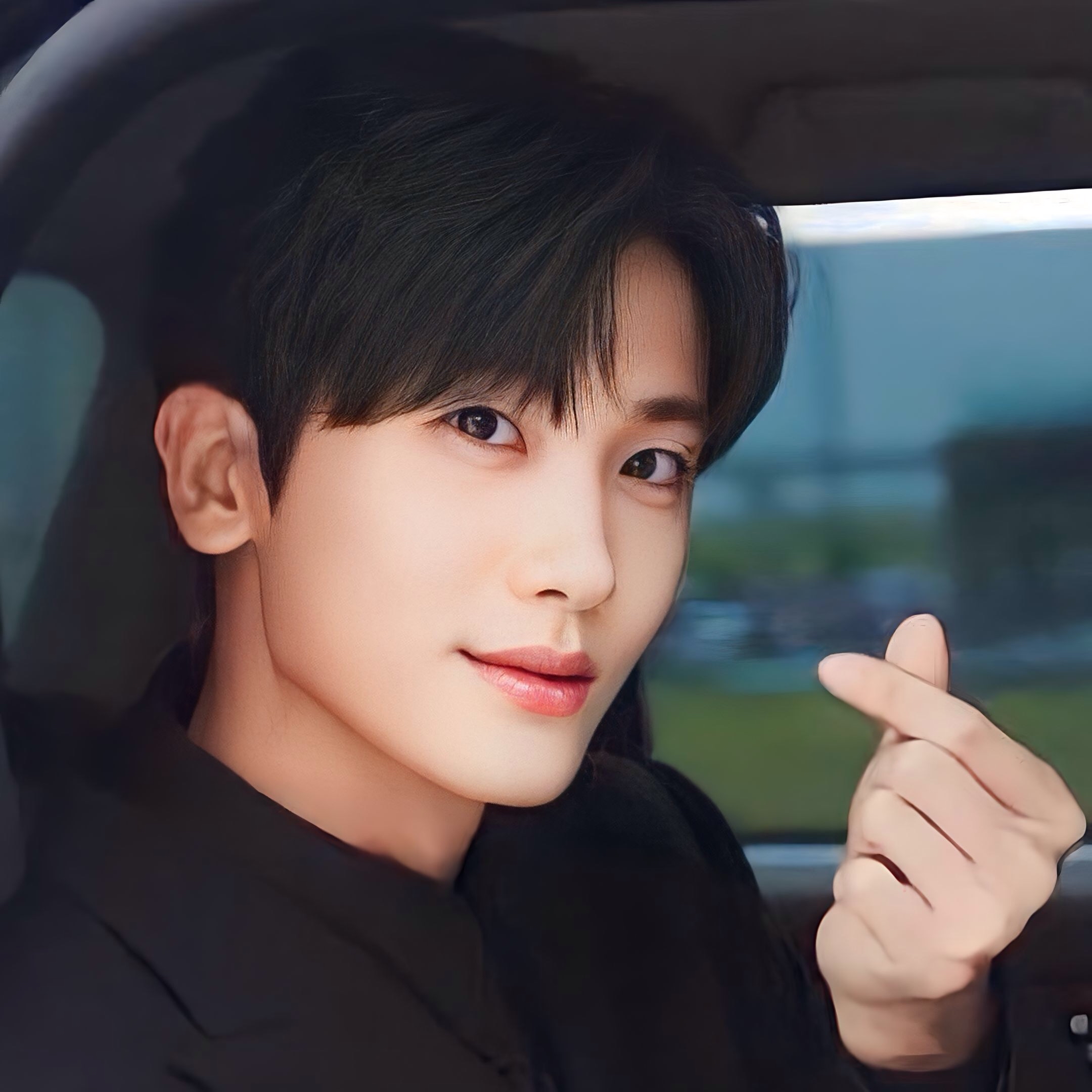 A moment captured by a fan of Park Hyungsik