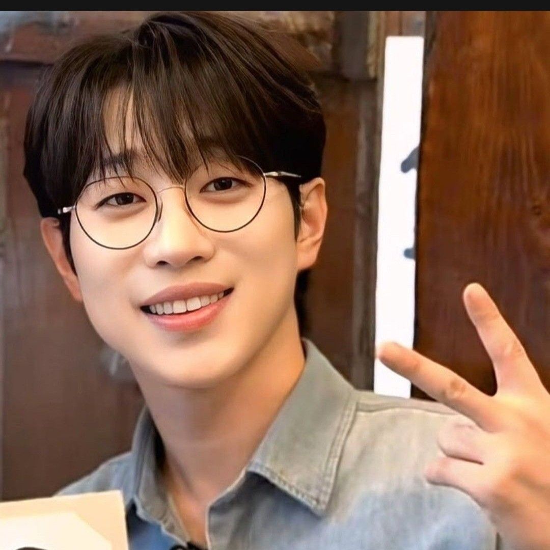 A moment captured by a fan of An Sunghoon