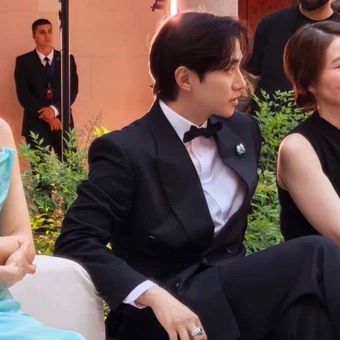 Behind-the-scenes cut of Lee Junho