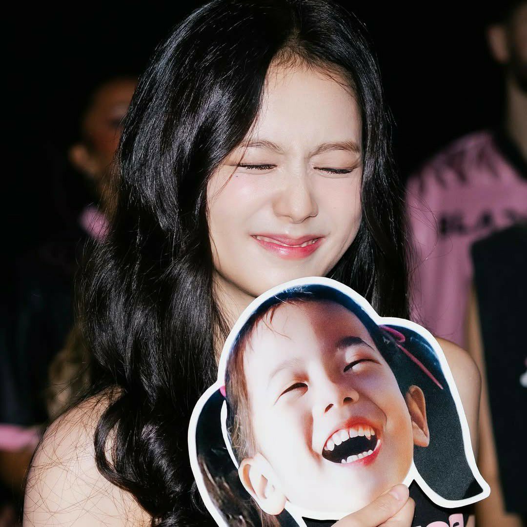 Behind-the-scenes cut of Jisoo (1995)