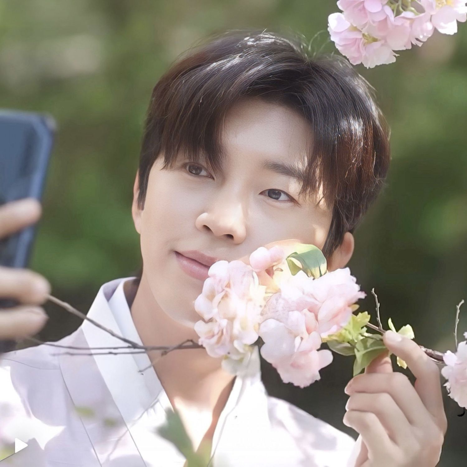 Cuplikan di balik layar dari Lim Youngwoong