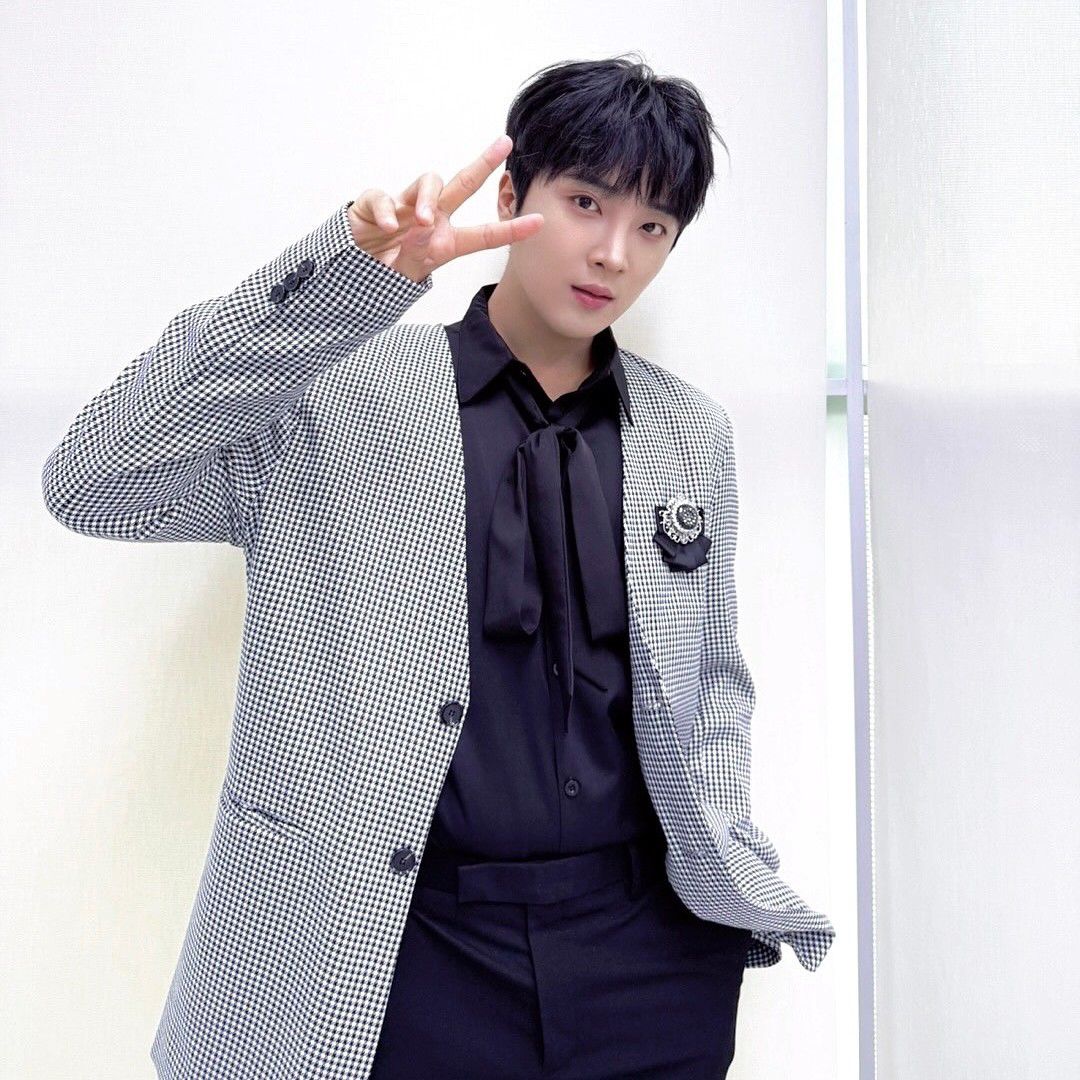 A moment captured by a fan of Hwang Yunsung