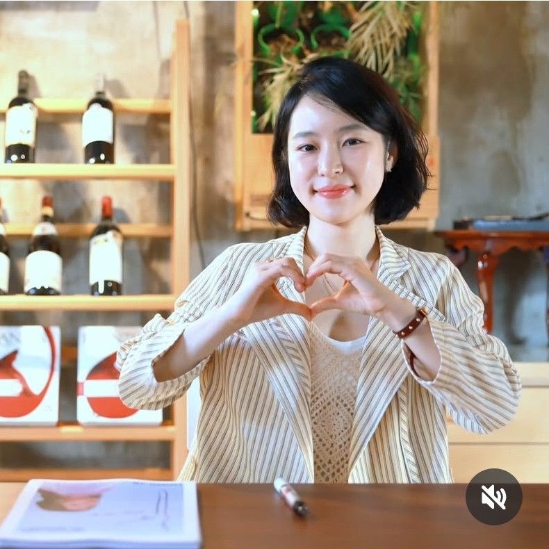 A moment captured by a fan of Hong Ja