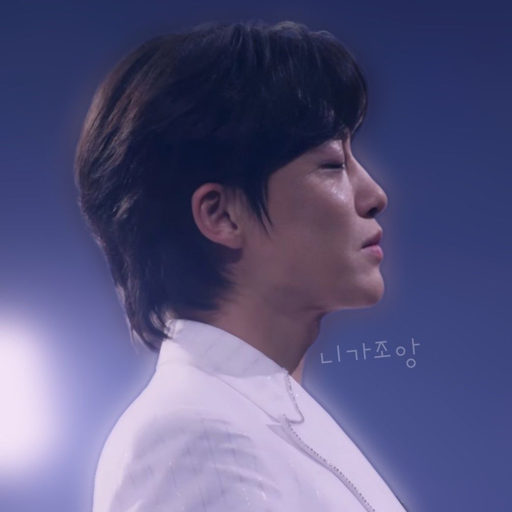A moment captured by a fan of Shin Seungtae