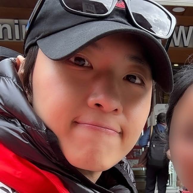 Behind-the-scenes cut of Dex